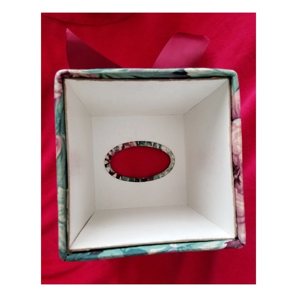 Vintage 80s Handmade Floral Fabric Cube Tissue Box Cover Holder - Picture 5 of 9